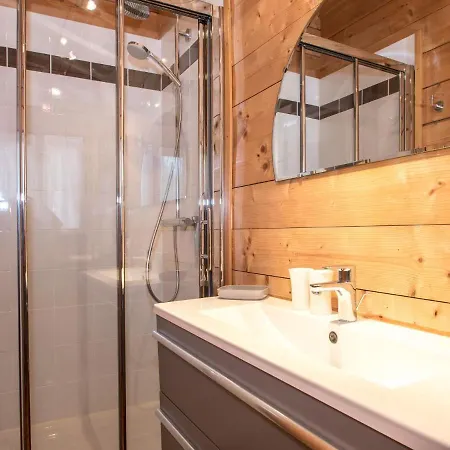 Domek alpejski Let Us Discover Chamonix, A Winter Which Keeps On Fascinating Visitors ! *