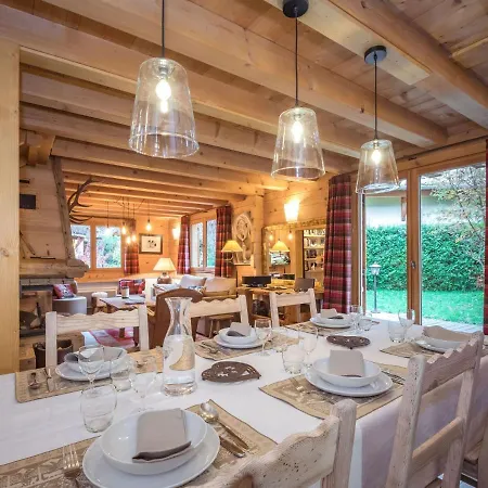 Domek alpejski Let Us Discover Chamonix, A Winter Which Keeps On Fascinating Visitors ! *
