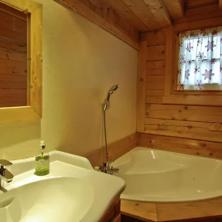 Domek alpejski Let Us Discover Chamonix, A Winter Which Keeps On Fascinating Visitors ! *