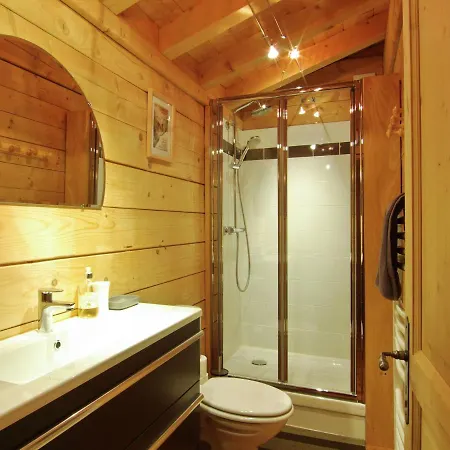 Let Us Discover Chamonix, A Winter Which Keeps On Fascinating Visitors ! Domek alpejski Chamonix